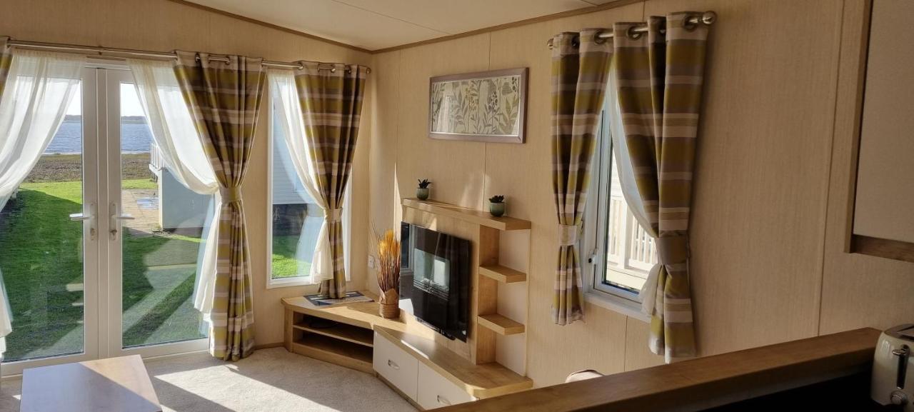 The Lock Castle Gate Carmarthen Bay Parkdean Resort Ferryside Bagian luar foto